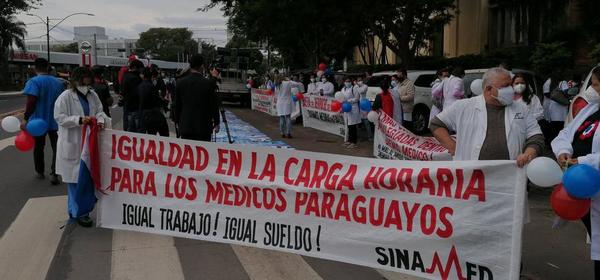 Piden vacunas, insumos y salario justo: médicos marcharon hasta Mburuvicha Róga - ADN Digital