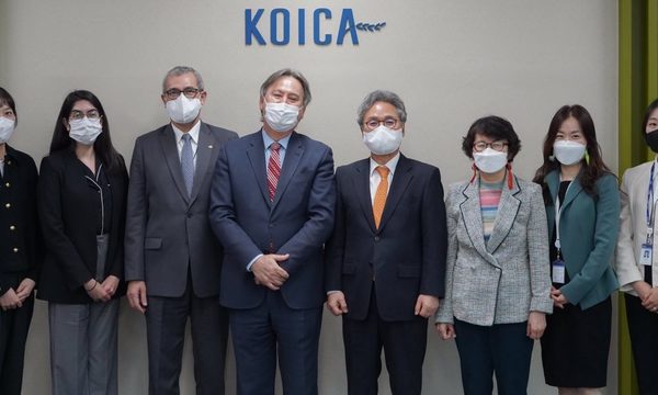 Representante paraguayo se reunió con el presidente de KOICA