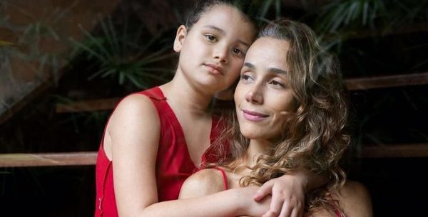 “Soy una madre arrepentida”: El polémico testimonio de una escritora brasilera