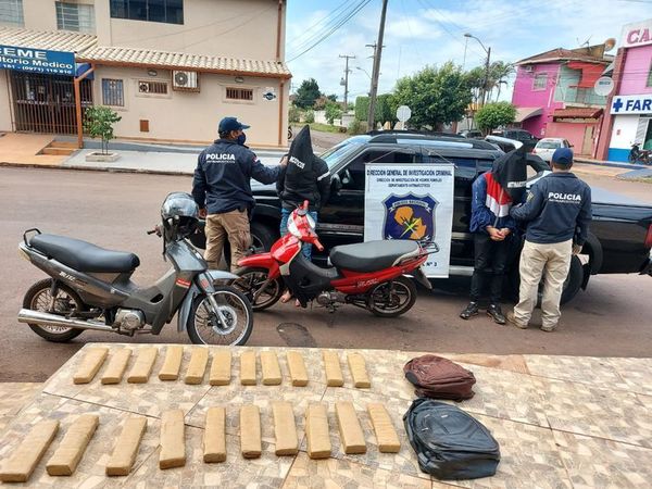 Caen dos jóvenes que incursionaban en poco habitual modalidad de tráfico - Nacionales - ABC Color