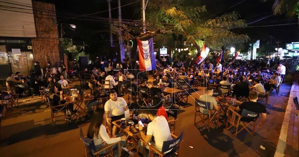 La Nación / Ciudadanía marca presencia en bares y locales gastronómicos al aire libre en Asunción