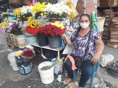 Crónica / RAMOS DE TRISTEZA. “Flores que iban a casas, van a cementerios”