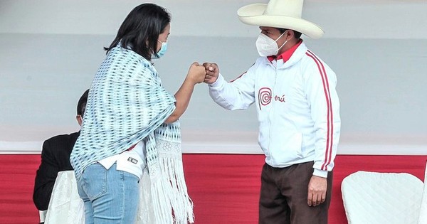 La Nación / Se acortaría distancia entre Keiko y Castillo