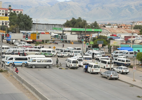 Transportistas bolivianos acuerdan dejar las protestas contra el tren hacia Chile - MarketData