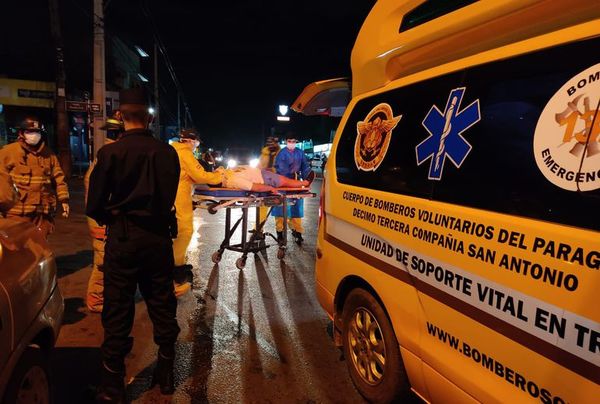 Dos vehículos colisionan en Acceso Sur, alegando cada uno haber pasado en verde - Nacionales - ABC Color