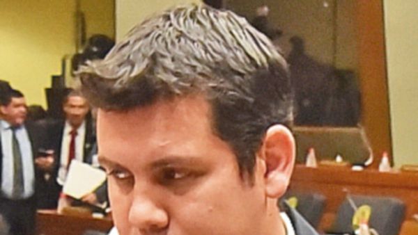 En medio de guerra política, piden control de binacionales