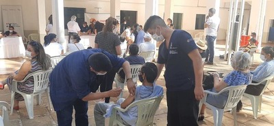 Evaluarán plan de vacunación este fin de semana para posible ampliación de rango de edades - La Clave