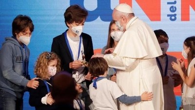 El Papa pide luchar contra la “vieja costumbre” del acoso sexual infantil