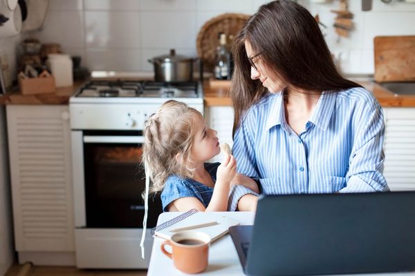Paraguay celebra el Día de la Madre con 694.088 mujeres cabezas de hogar - MarketData