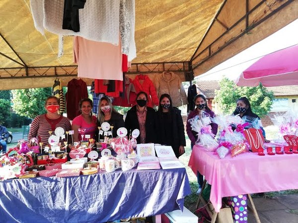 TRABAJADORAS DE SAN ISIDRO EXPONEN SUS PRODUCTOS
