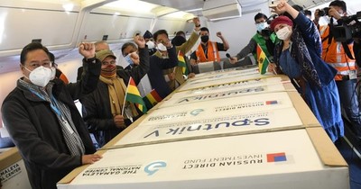 La Nación / Bolivia recibió 400.000 vacunas rusas