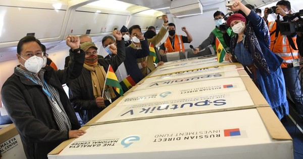 La Nación / Bolivia recibió 400.000 vacunas rusas