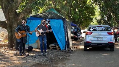 Covid-19: Caravana y serenata para madres con pacientes en hospitales