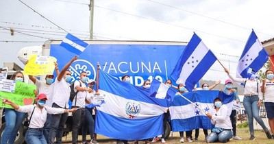 La Nación / Hondureños celebran llegada de vacunas donadas por El Salvador