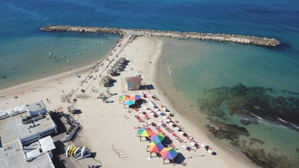 MUNDO | El impactante momento en que cientos de personas evacúan las playas de Tel Aviv por los bombardeos del grupo terrorista Hamas
