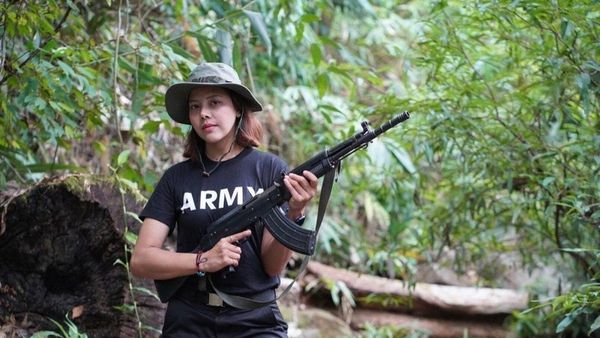 Una exreina de belleza toma las armas contra la junta militar en Birmania