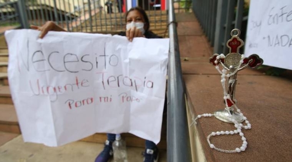 Diario HOY | Falleció por Covid padre de enfermera que se encadenó frente a Salud