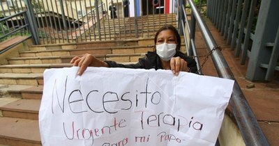 La Nación / Falleció por COVID padre de enfermera que se encadenó frente a Salud