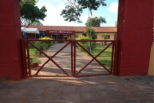Abuelitos quisieron vacunarse pero encontraron el hospital cerrado - Nacionales - ABC Color