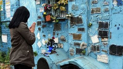 Se refugian en santos populares para pedir por enfermos Covid-19