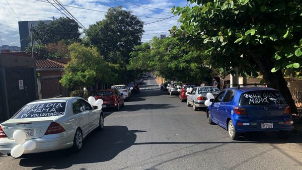 Caravana por las madres dio vuelta por hospitales