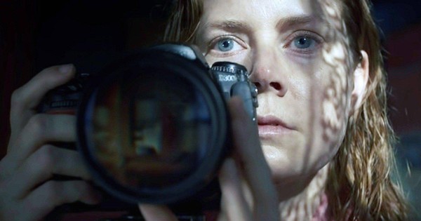 La Nación / Netflix: Amy Adams atrapa como “La mujer en la ventana”