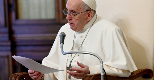 La Nación / El papa Francisco llama a la calma y pide detener la violencia en Oriente Medio