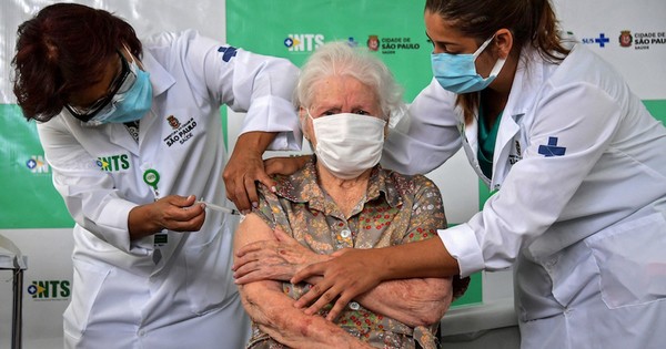 La Nación / La vacunación en Brasil avanza despacio en plena hecatombe sanitaria