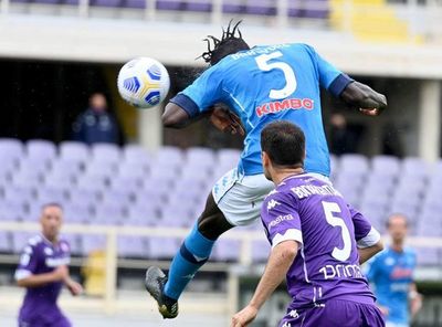 El Nápoles conquista Florencia y está a un triunfo de la Liga de Campeones - Fútbol Internacional - ABC Color