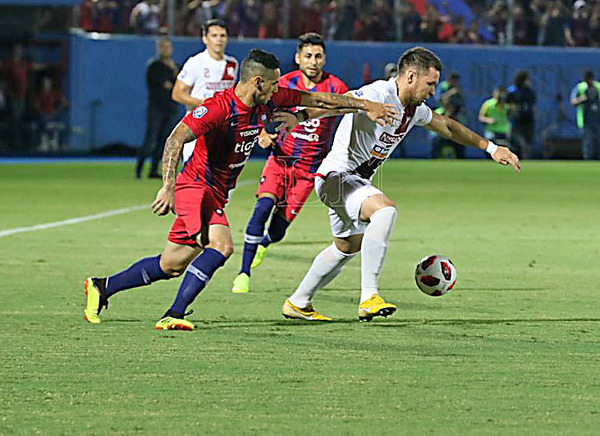 Domingo de fútbol en los Jardines: River Plate y Cerro Porteño se convocan desde las 17:45 hs.