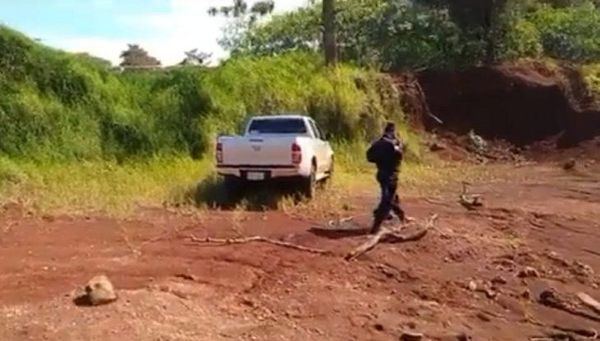 Encuetran camioneta robada en el asalto a una pareja de comerciantes de Yatytay – Prensa 5