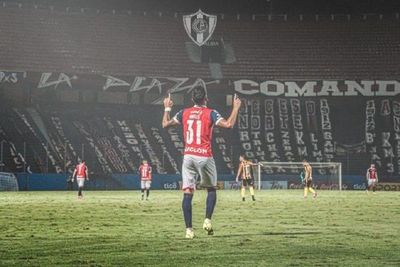 Cerro Porteño, con equipo alternativo, recibe a River