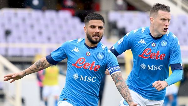 Napoli conquista Florencia y está a un triunfo de la Champions