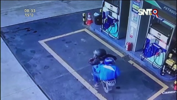 Dos motochorros asaltaron una gasolinera - SNT