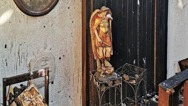 Incendio dejó intectos a San Miguel y la Biblia