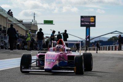 Duerksen puntúa en las dos carreras del domingo