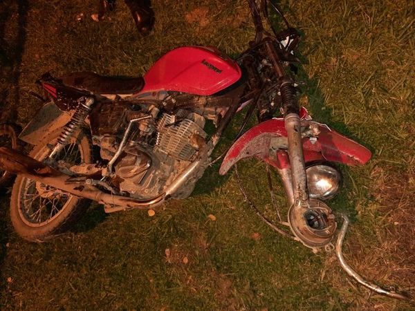Motociclista fallece y acompañante resulta herido en choque frontal en Caapucú - Nacionales - ABC Color
