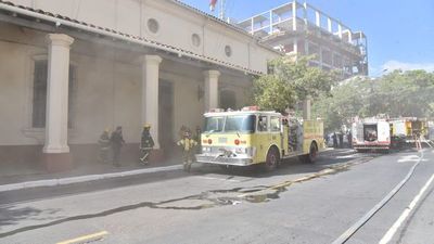 Registran incendio en la Catedral de Asunción