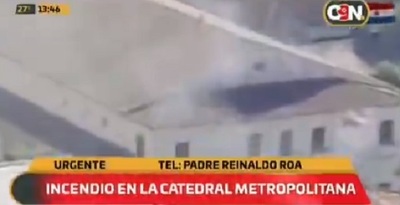 Reportan incendio en la Catedral Metropolitana