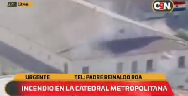 Reportan incendio en la Catedral Metropolitana