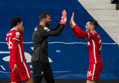El arquero Alisson le da el triunfo al Liverpool con un perfecto cabezazo