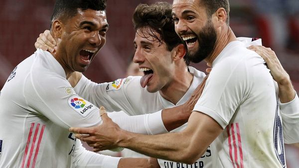 Real Madrid gana y sigue soñando con La Liga