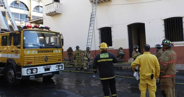 La Nación / Controlan principio de incendio en la Catedral Metropolitana