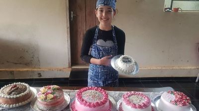 Niña repostera dice que la pandemia le dio una profesión