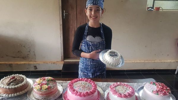 Niña repostera dice que la pandemia le dio una profesión