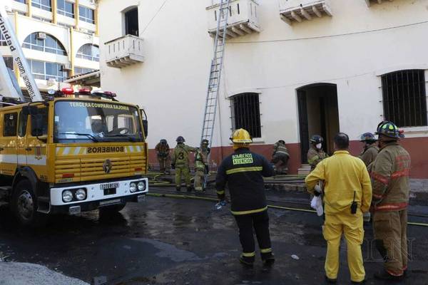 Controlan principio de incendio en la Catedral Metropolitana - Noticiero Paraguay