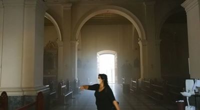 Susto tras principio de incendio en la Catedral de Asunción: bomberos controlaron el fuego