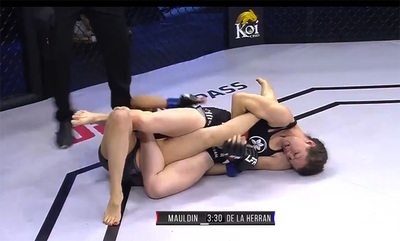 Una luchadora doblega a su rival con una insólita llave en su debut en la MMA (video) | OnLivePy