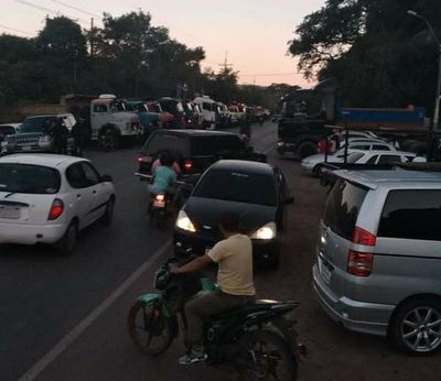Emotiva despedida de camionero en Tobatí - Nacionales - ABC Color