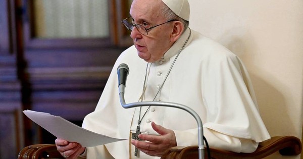 La Nación / El Papa llama a frenar la violencia